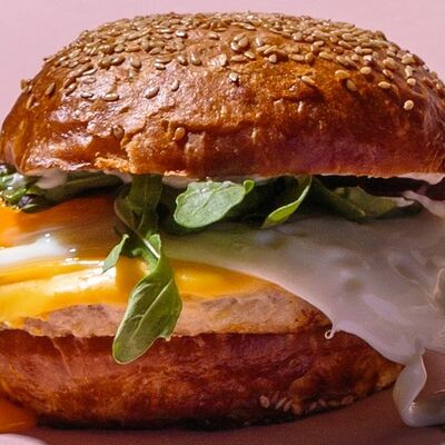 Breakfast Burger с курицей в Angel in us по цене 2690 ₸