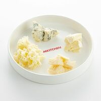 Сырная тарелка в Mkitchen