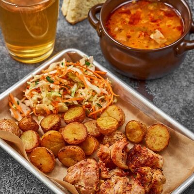 Обед: суп и шашлык из куриного бедра и чай в Мясо есть по цене 479 ₽