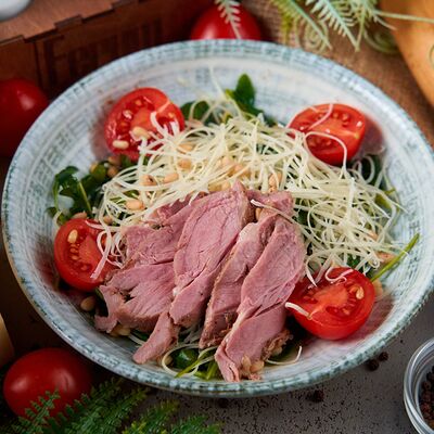 Салат Рокет с индейкой в Рестобар Ферум по цене 360