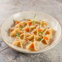 Пельмени с семгой и красной икрой в Ив.Дурдинъ