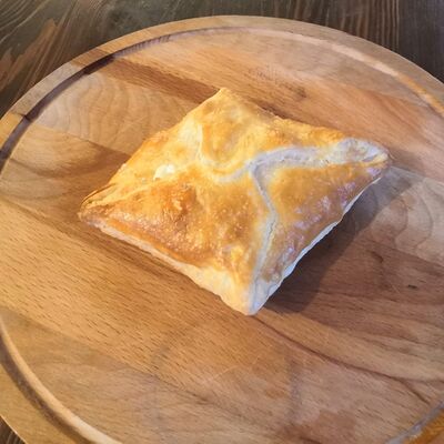 Хачапури из слоеного теста в Очаг по цене 170 ₽