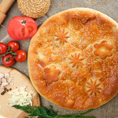 Пирог с индейкой, сыром и томатом в Пироги по-коми по цене 2249 ₽
