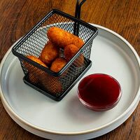 Сырные палочки в BBJ Grill & Bar