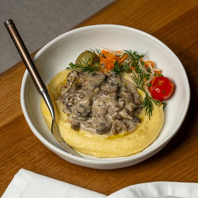 Бефстроганов с картофельным пюре в Сыроварня по цене 1200