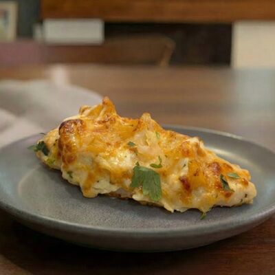 Куриная грудка с сыром и ананасом в Кулинария Камин по цене 267 ₽