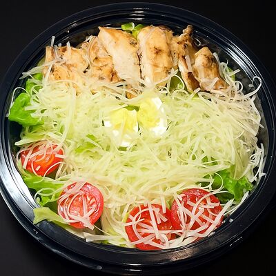 Салат Цезарь с курицейв Кимура Суши & Поке по цене 645 ₽
