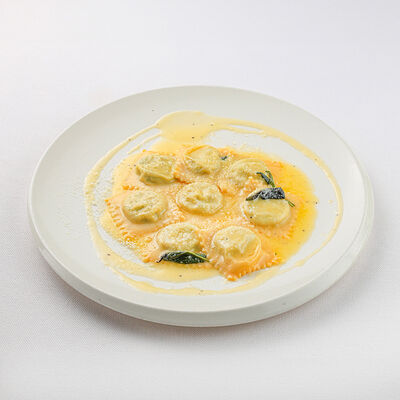 Равиоли с рикоттой и шпинатом в La Scala Trattoria Ignazio по цене 22 р.