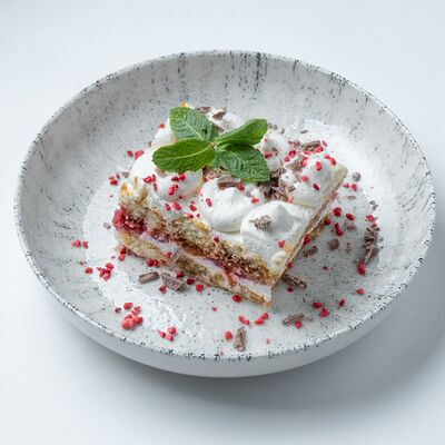 Тирамису с вишней в Базар по цене 390 ₽