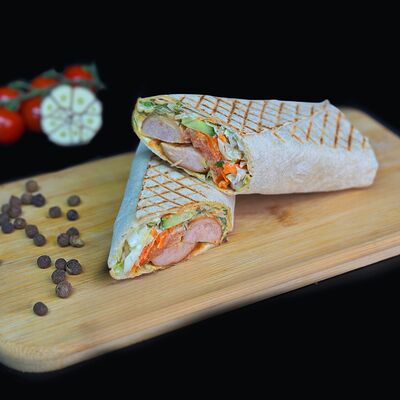 Сосиска в лаваше в Grand шаурма по цене 370 ₽