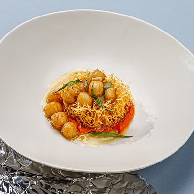 Гребешок, пюре из моркови, белое вино в Skybar по цене 880 ₽