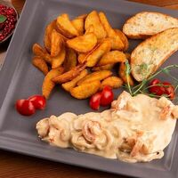 Сковородка с морепродуктами в ЧиллДОМ