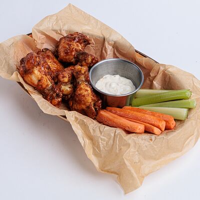 Фирменные крылышки PINTA в PINTA Bar & Grill по цене 5290 ₸