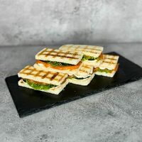 Сэндвич с лососем в Food Embassy Гастролофт Юлии Высоцкой