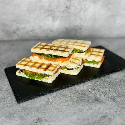 Сэндвич с лососем в Food Embassy Гастролофт Юлии Высоцкой по цене 2500 ₽