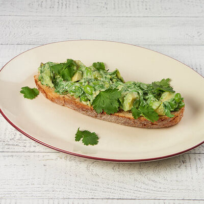 Брускетта с зелеными брокколи, бобами эдамаме, чукой и ореховым соусом в АндерСон по цене 580 ₽