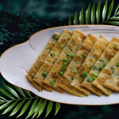 Лепешка китайская со свежим луком в LAOBAN по цене 470 ₽