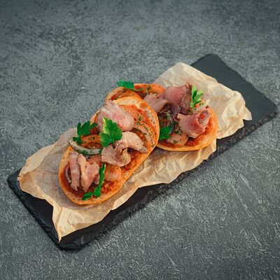 Брускетта с ростбифом в #proсчастье по цене 360