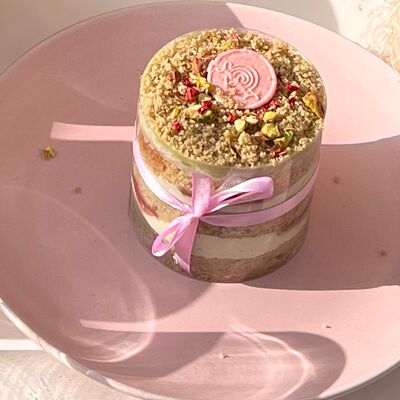 Торт Фисташка-малина в Semi-Sweet по цене 590 ₽