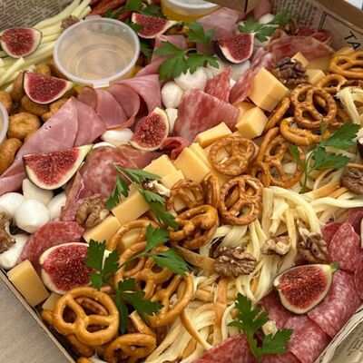 Сет Под шампанское в Караван вкуса по цене 3800 ₽