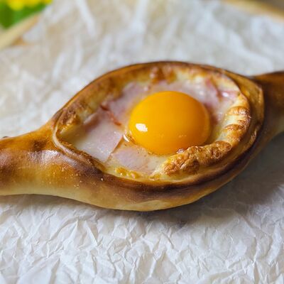 Хачапури по-аджарски с беконом в Сули по цене 290 ₽