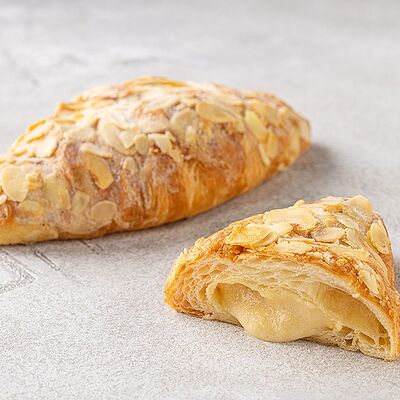 Круассан миндальный в Шоколадница по цене 245 ₽