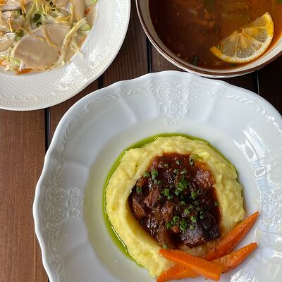 Салат с курицей, Солянка и томленая говядина с пюре в Gonzo по цене 770 ₽