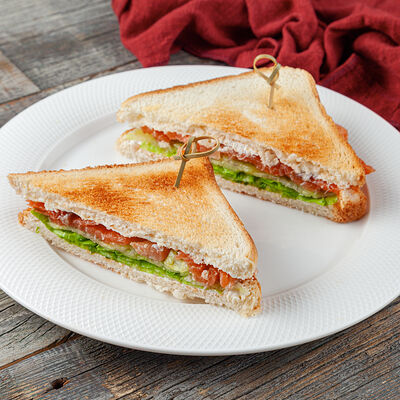 Сэндвич с лососем и огурцом в Трапезная по цене 460 ₽