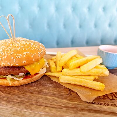 Бургер с говяжьей котлетой в Полианто по цене 500