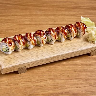 Ролл с крабом, угрем и авокадо 8 шт в Клёво по цене 1500 ₽