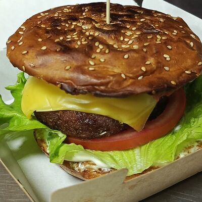 Бургер говяжийв Винни пух по цене 400 ₽