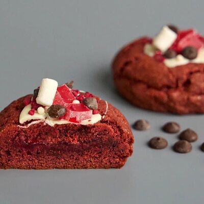 Кукис Красный бархат с ягодами в Горбушка по цене 250 ₽