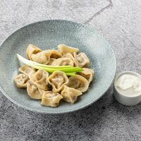 Домашние пельмени с мраморной говядиной и сметаной в The Kitchen