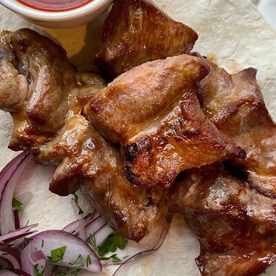 Шашлык из cвинoй шеи в Sololaki по цене 580 ₽