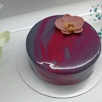 Торт муссовый черно-красный с орхидеей в Katicake