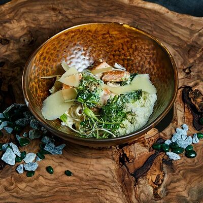 Салат с цыпленком и грушей в Мята signature 2ФР по цене 860 ₽