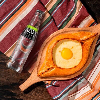 Ачарули по-аджарски + Evervess Lemon Lime в Хачапури и Вино по цене 990 ₽