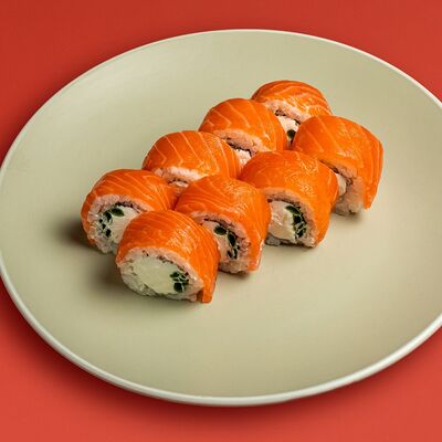 Ролл Филадельфия с зеленым луком в SushiMe по цене 699 ₽