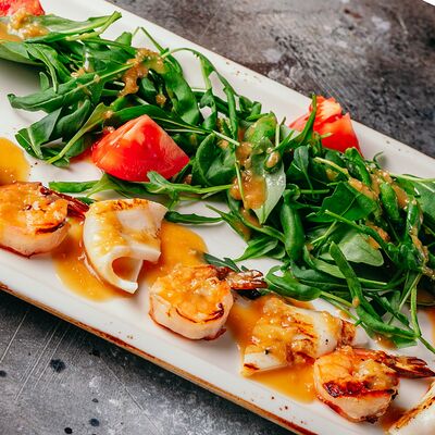 Жареные на гриле креветки и кальмары в Torro Grill по цене 760 ₽