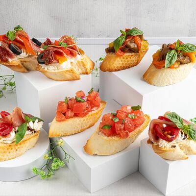 Микс брускетт №2 в KanapeFest по цене 2430 ₽
