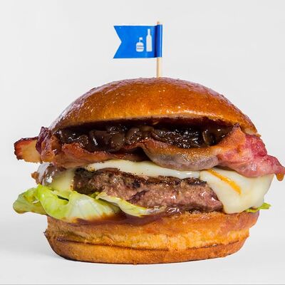 Острый бургер с сыром сулугуни в Бюро Бургеры и Бар по цене 710 ₽