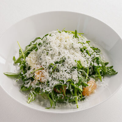 Салат из руколы со страчателлой и грушей в Harvest по цене 850 ₽