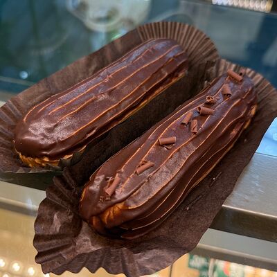 Эклер с кремовой начинкойв Gilam чайхона по цене 240 ₽