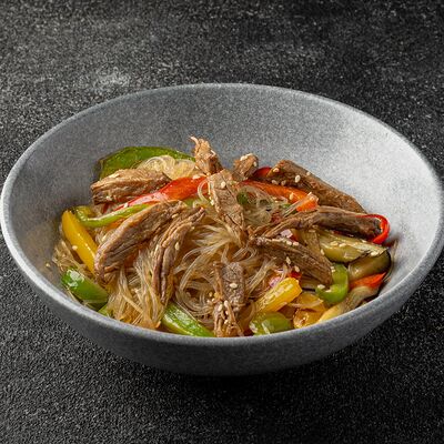 Лапша стеклянная фунчоза с говядиной в Роллофф по цене 499 ₽