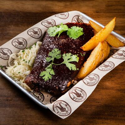 Свиные ребрышки в John Gilroys по цене 1200 ₽