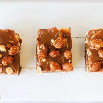 Мини-пирожное Карамельно-ореховое в Do.bro coffee по цене 185 ₽