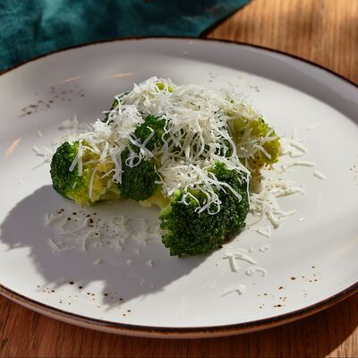 Брокколи с пармезаном в Liman по цене 350 ₽