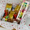 Чайный набор в подарочной коробке с макарунсамив Дарите красиво по цене 2550