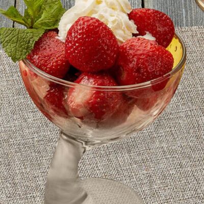 Клубника со сливками в Сахара по цене 1050 ₽