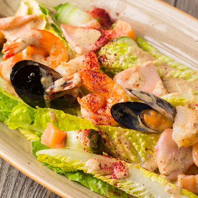 Салат с морепродуктами_ в Chester по цене 902 ₽